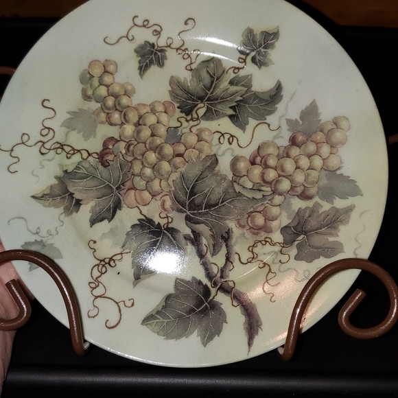 Italian Style Plates & Metal Hanger Set - Picture 4 of 15
